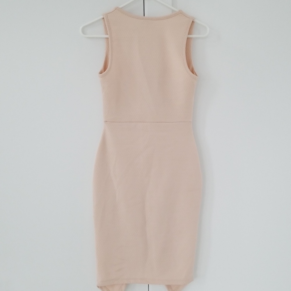 Dress - Picture 2 of 4